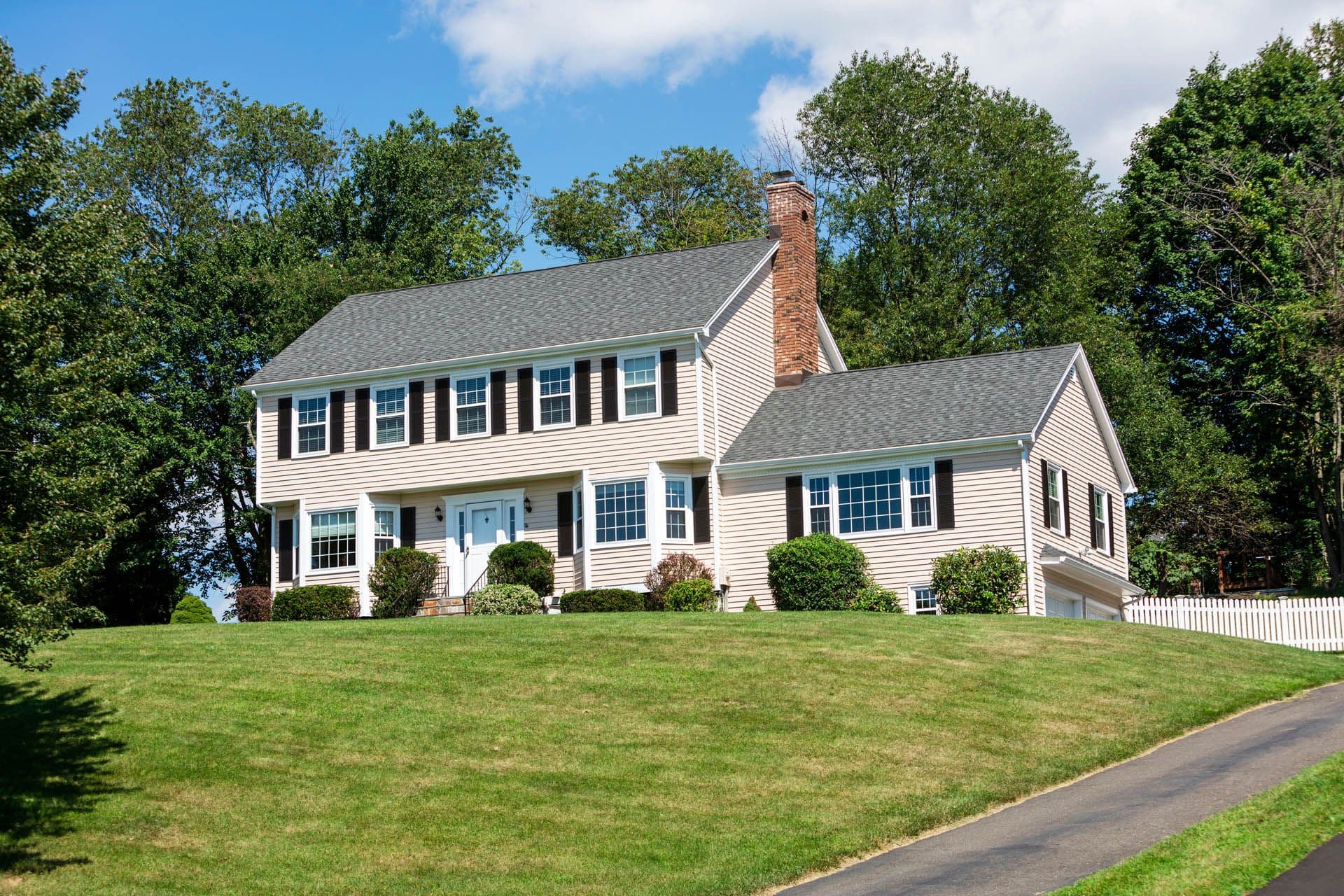 bigstock-American-traditional-Colonial
