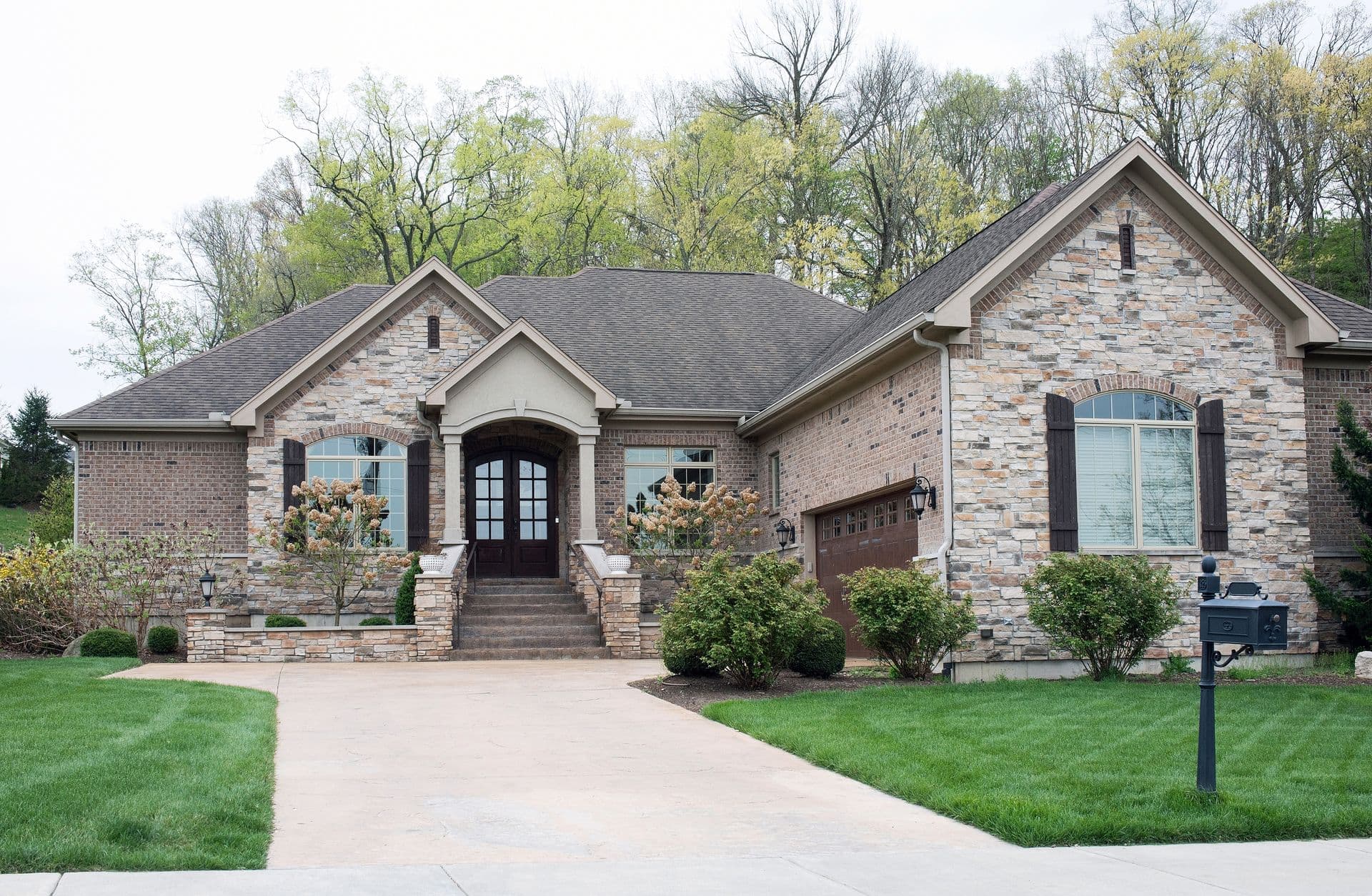 Luxurious-Beige-Stone-and-Brick