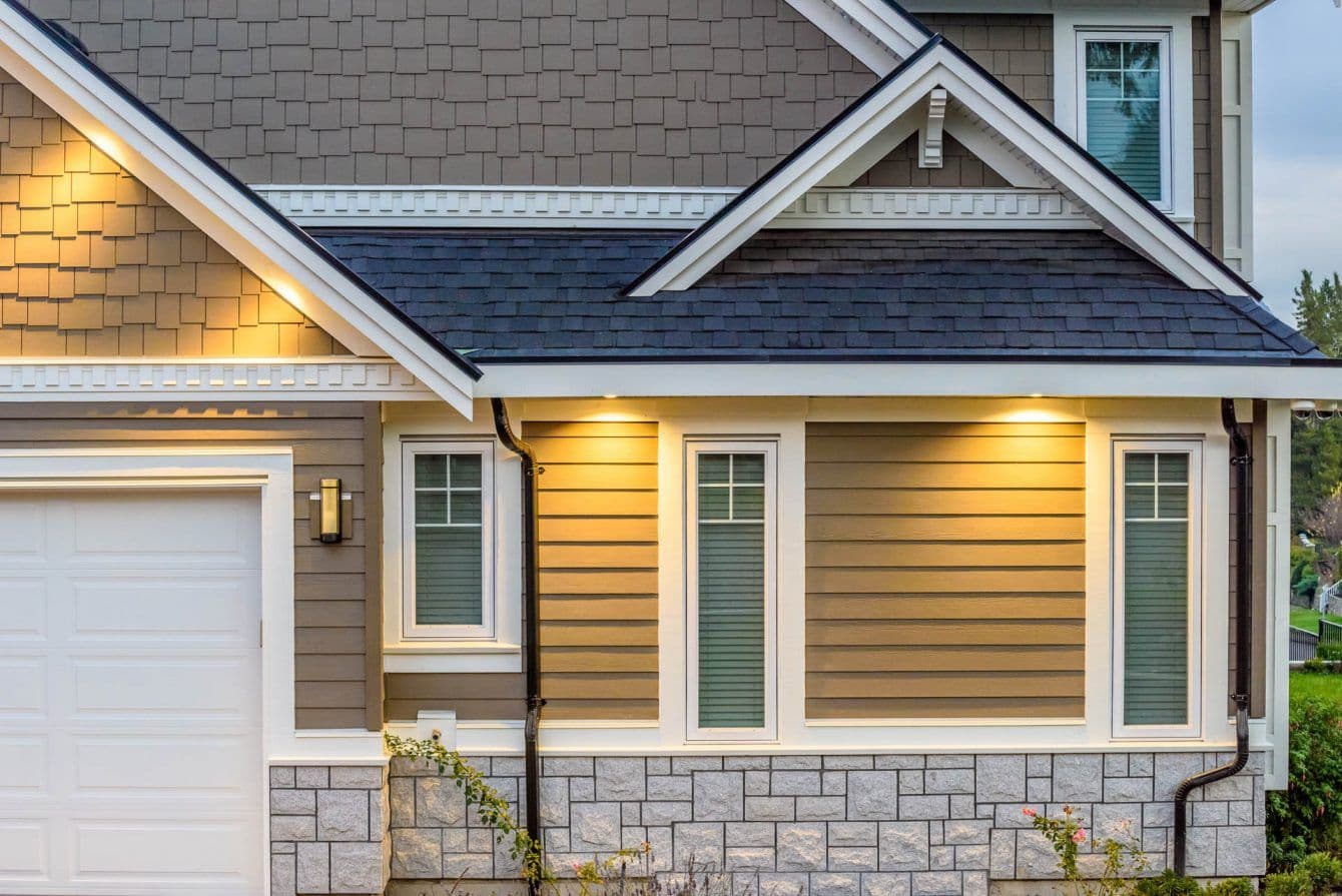 Luxury-house-at-night-in-Vanco